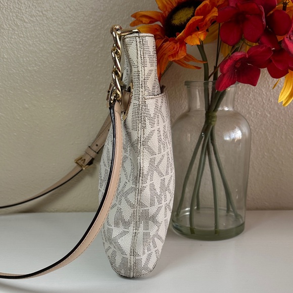 Michael Kors Cream and Gold Crossbody Bag - Picture 4 of 9